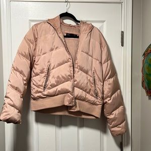 It’s a cute jacket. It’s like a rose gold/pinkish color size small.